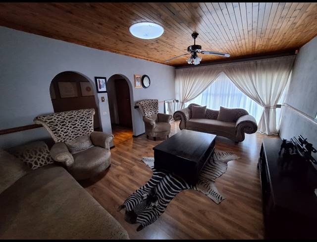 4 BEDROOM FREESTANDING FOR SALE IN VANDERBIJLPARK SE 2